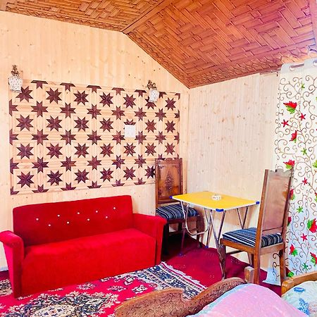 House Boat New Pala Palace Srīnagar Exterior foto