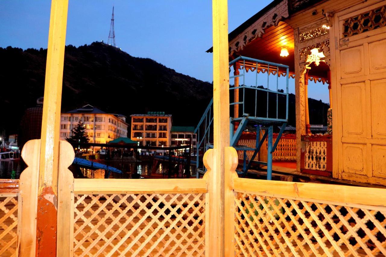 House Boat New Pala Palace Srīnagar Exterior foto