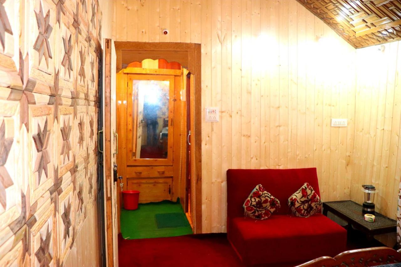 House Boat New Pala Palace Srīnagar Exterior foto