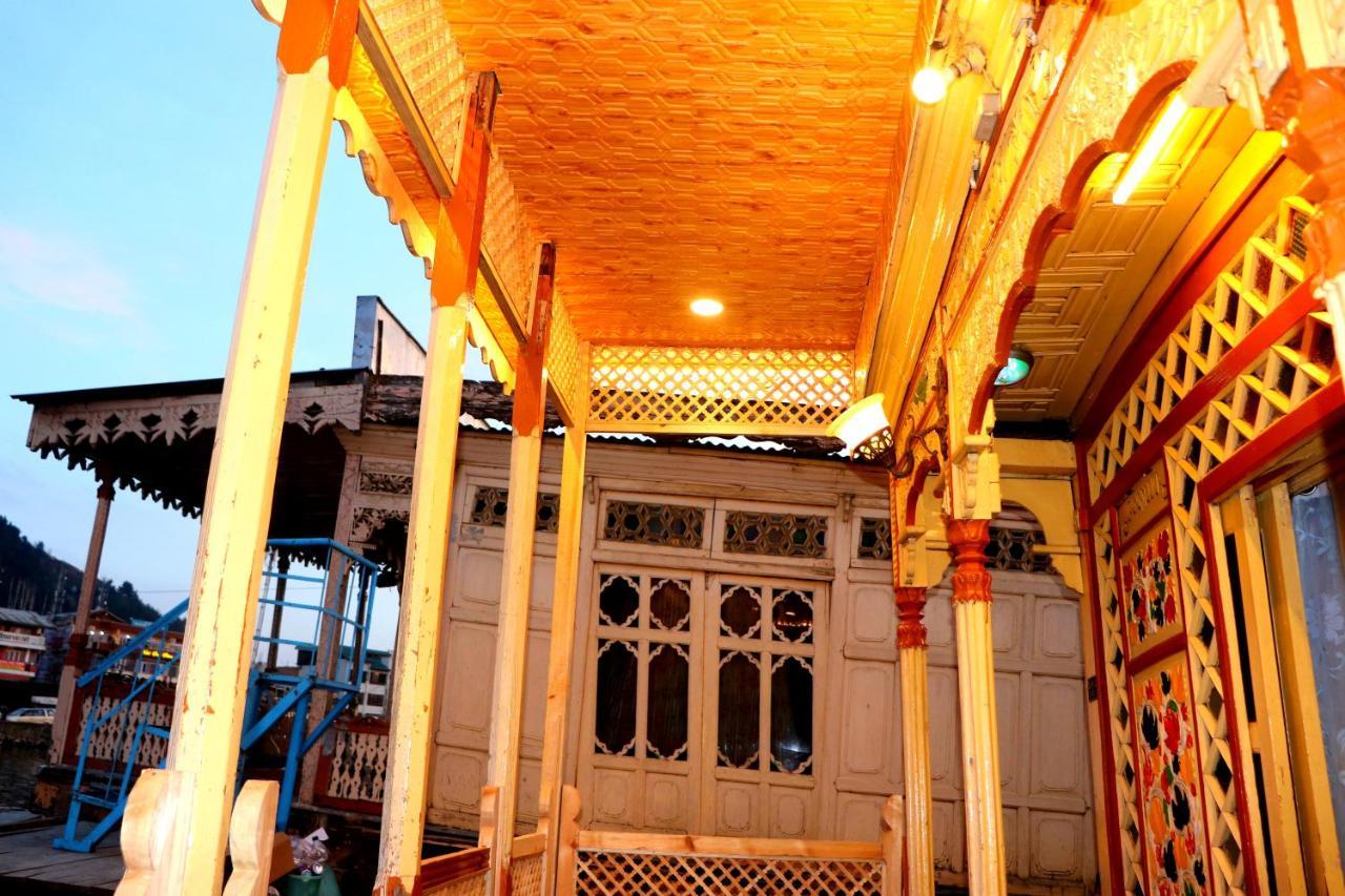 House Boat New Pala Palace Srīnagar Exterior foto