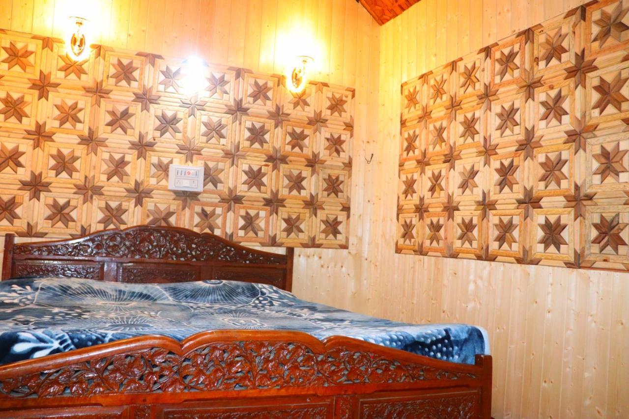 House Boat New Pala Palace Srīnagar Exterior foto