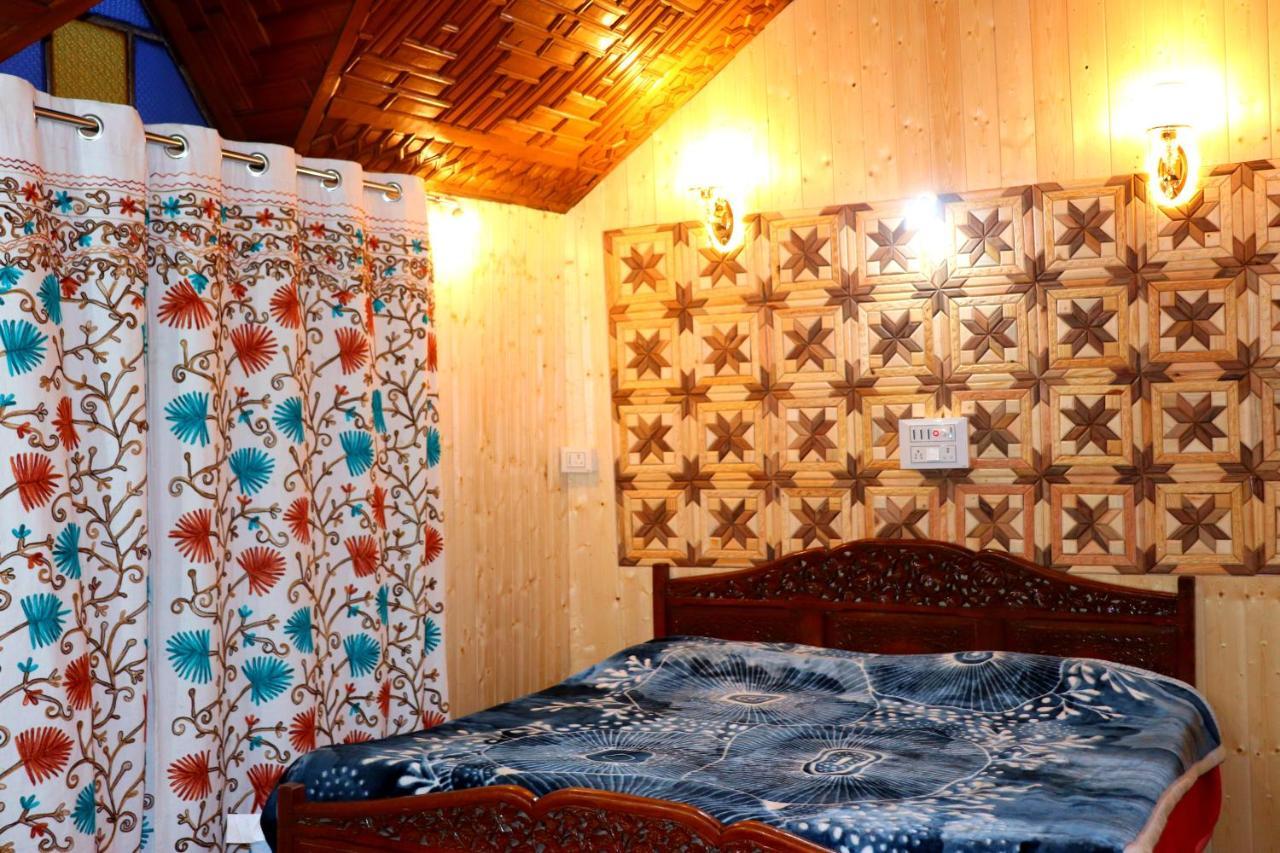 House Boat New Pala Palace Srīnagar Exterior foto