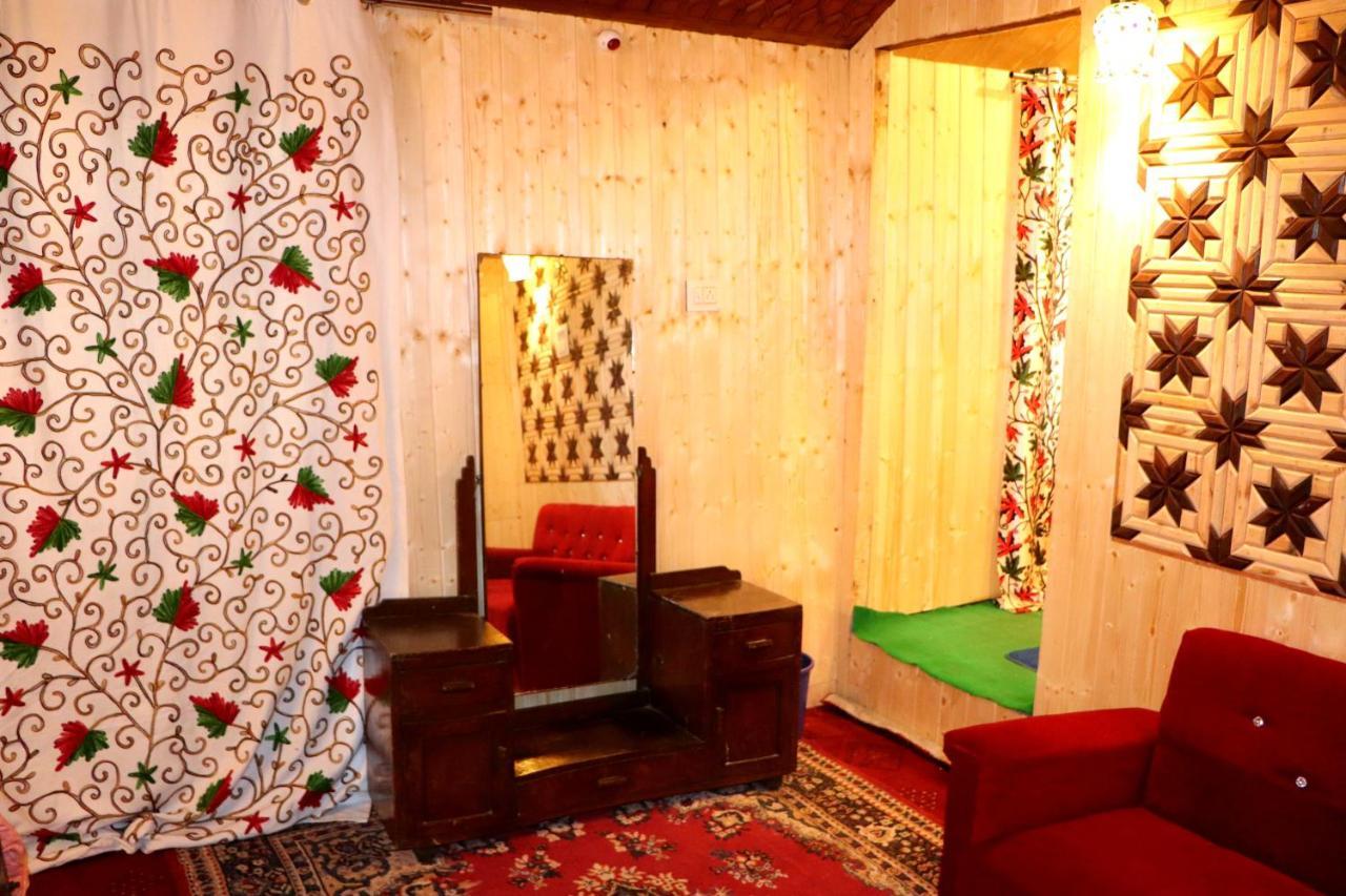 House Boat New Pala Palace Srīnagar Exterior foto