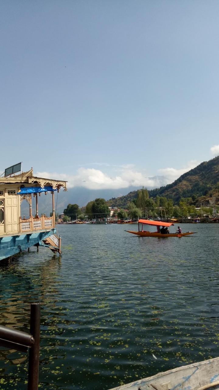 House Boat New Pala Palace Srīnagar Exterior foto