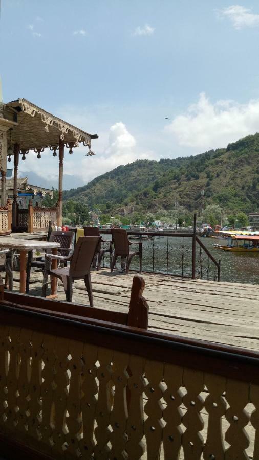 House Boat New Pala Palace Srīnagar Exterior foto